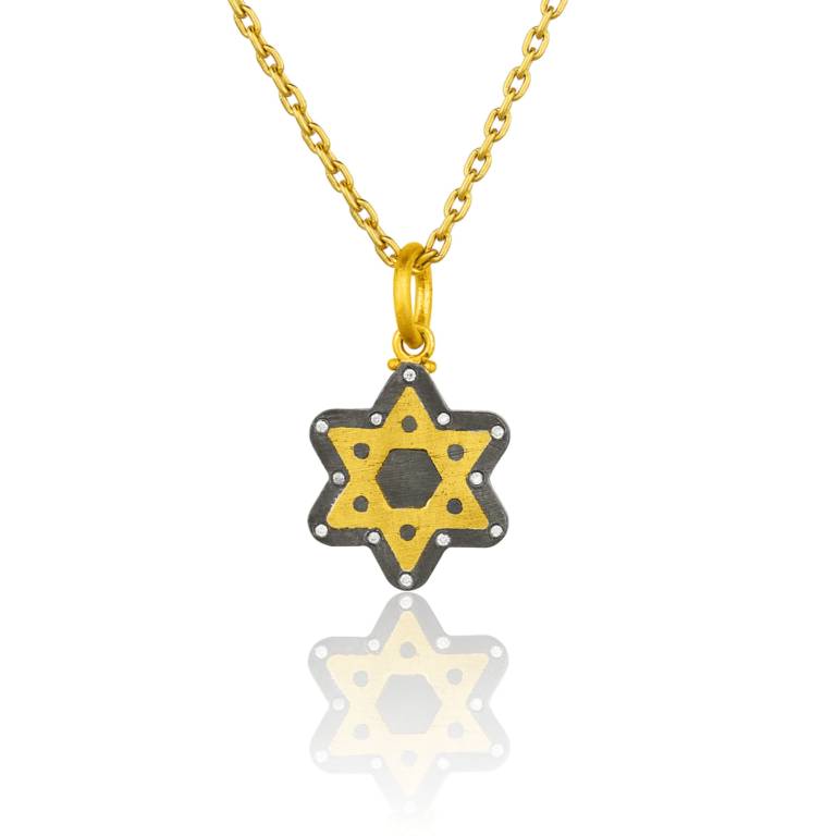 CHASE PENDANT