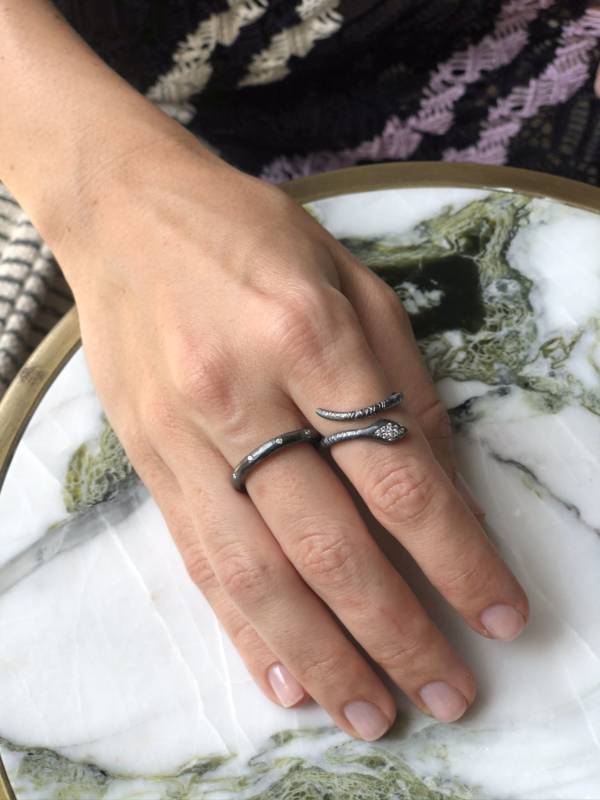 OXIDIZED BAND WITH DIAMONDS - Image 2