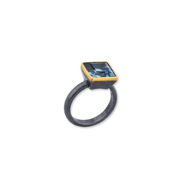THAMES LONDON BLUE TOPAZ RING