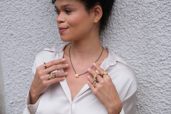 BUTTERCUP STUDS - Image 2
