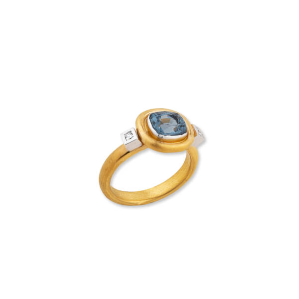 DECO BLUE GRAY SPINEL RING
