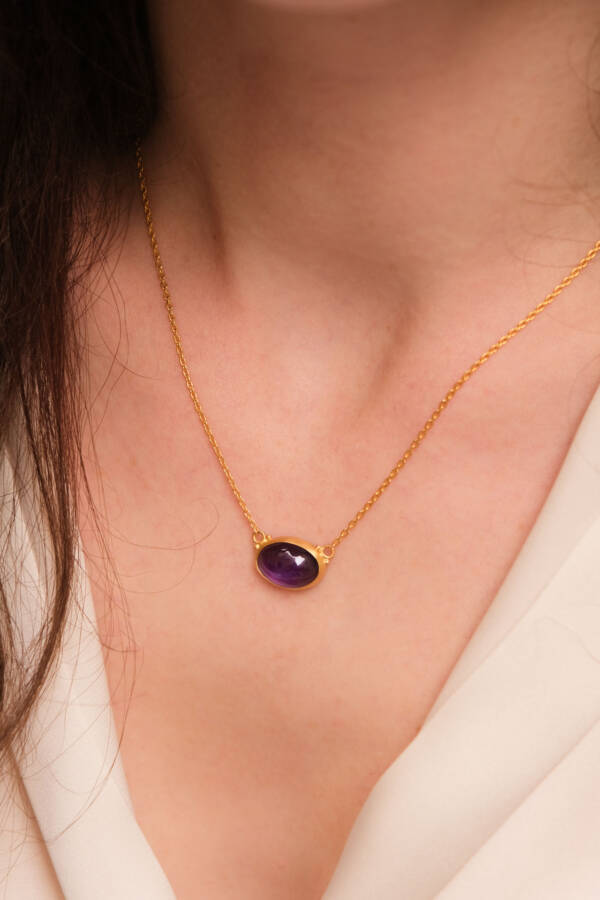 JELLYBONBON OVAL CABOCHON AMETHYST NECKLACE - Image 2