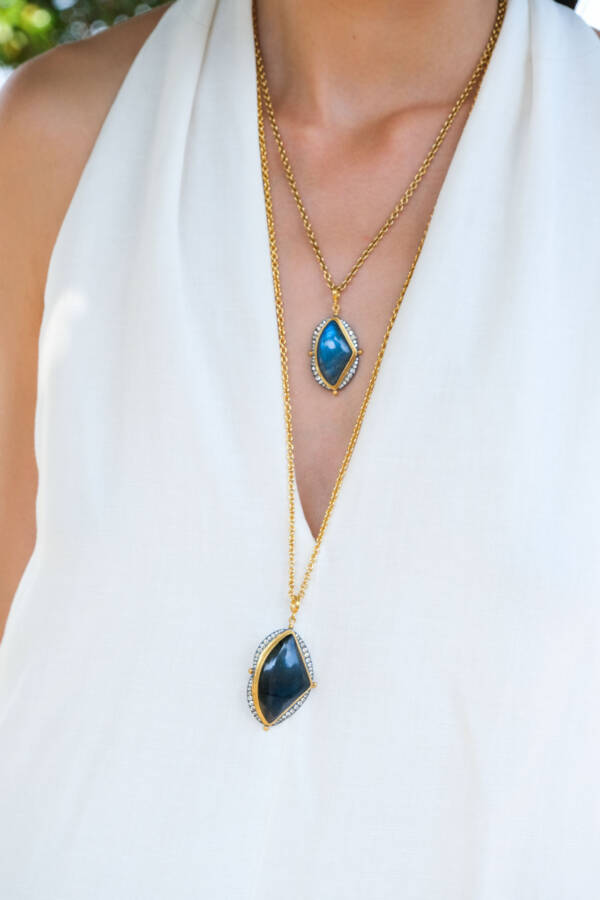 OLYA TRIANGLE LABRADORITE NECKLACE - Image 3