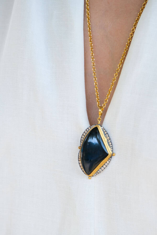 OLYA TRIANGLE LABRADORITE NECKLACE - Image 2