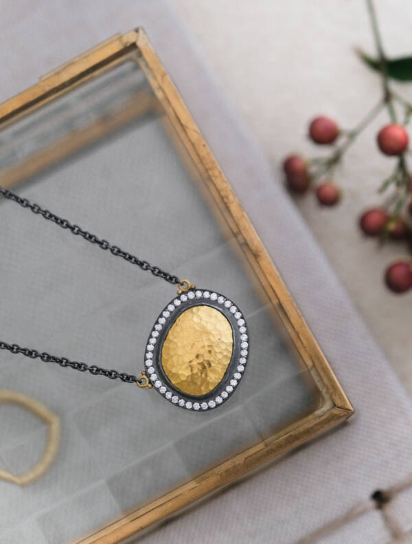 REFLECTIONS NECKLACE - Image 4