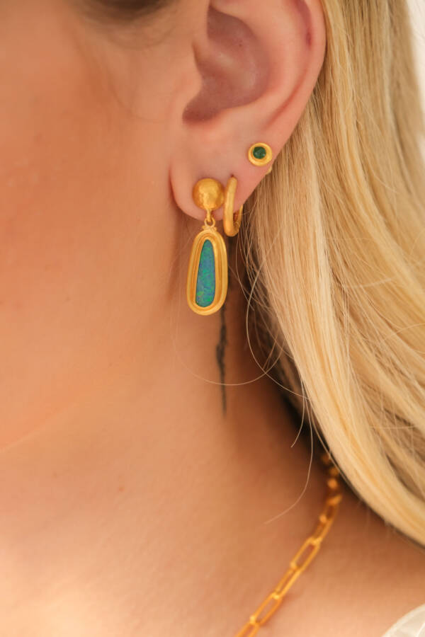 MINI SLOANE EMERALD STUDS - Image 4