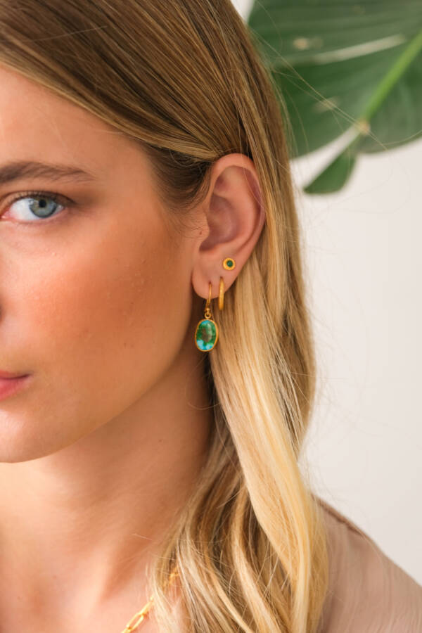 MINI SLOANE EMERALD STUDS - Image 2
