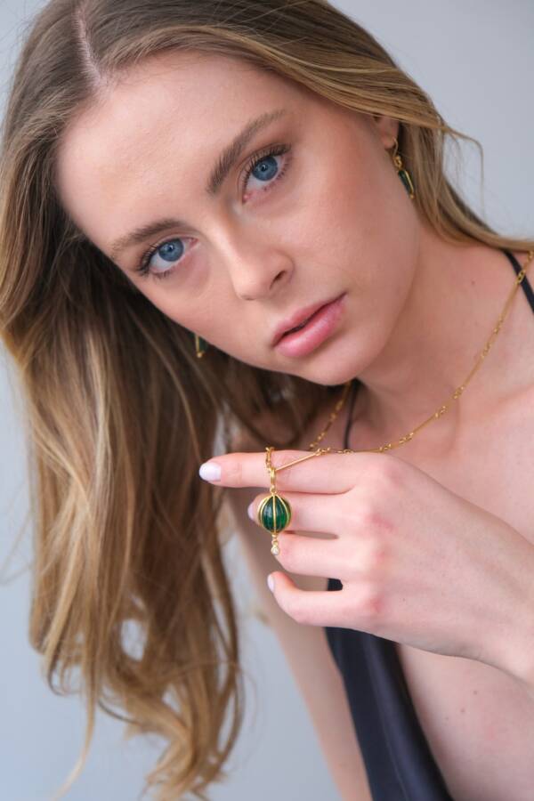 CAGED EMERALD PENDANT - Image 2