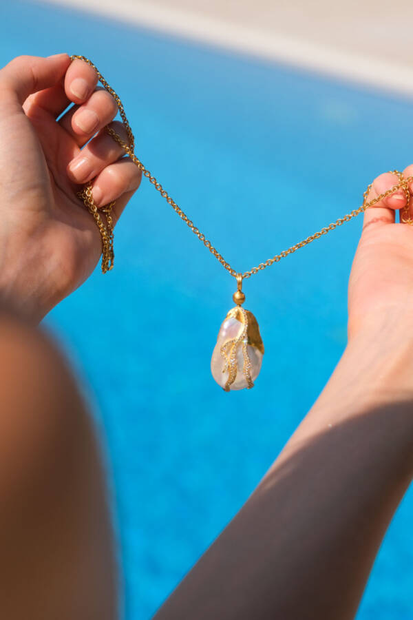 LYDIA REVERSIBLE PEARL PENDANT - Image 2