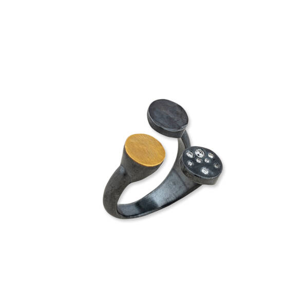 DORA RING W/SPRINKLED DIAMONDS